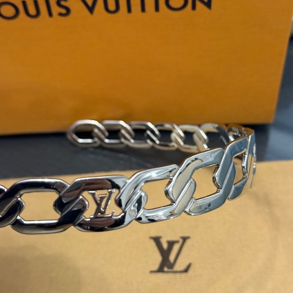 Louis Vuitton LV Logo RARE Silver Headband - Picture 8 of 8